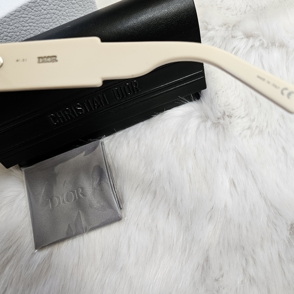 NEW ✨️ EXCLUDED ✨️ Dior Rainbow Mirrored Sunglasses - Picture 8 of 9